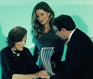 Sylvia Earle receiving her award. © Sarah Guinan Nixon